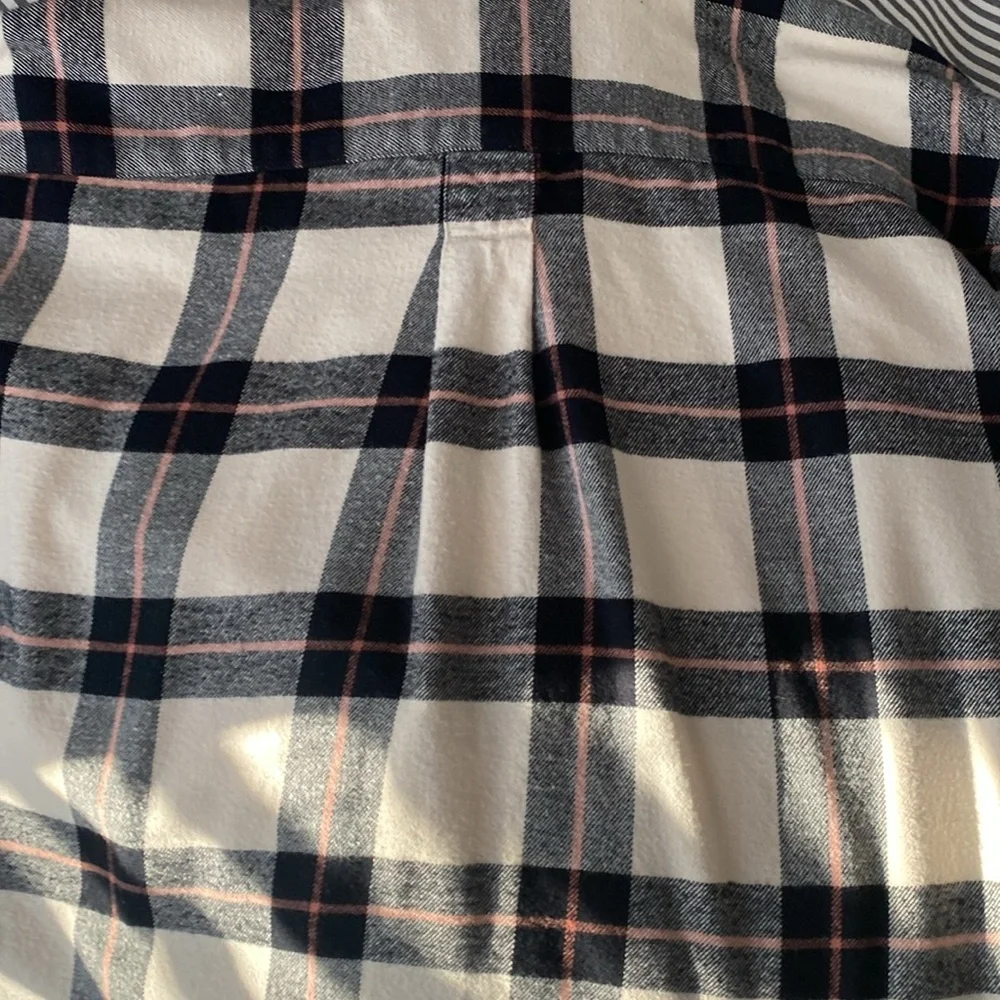 Levi’s Women’s Flannel Plaid  Shirt Size Large - Picture 7 of 8